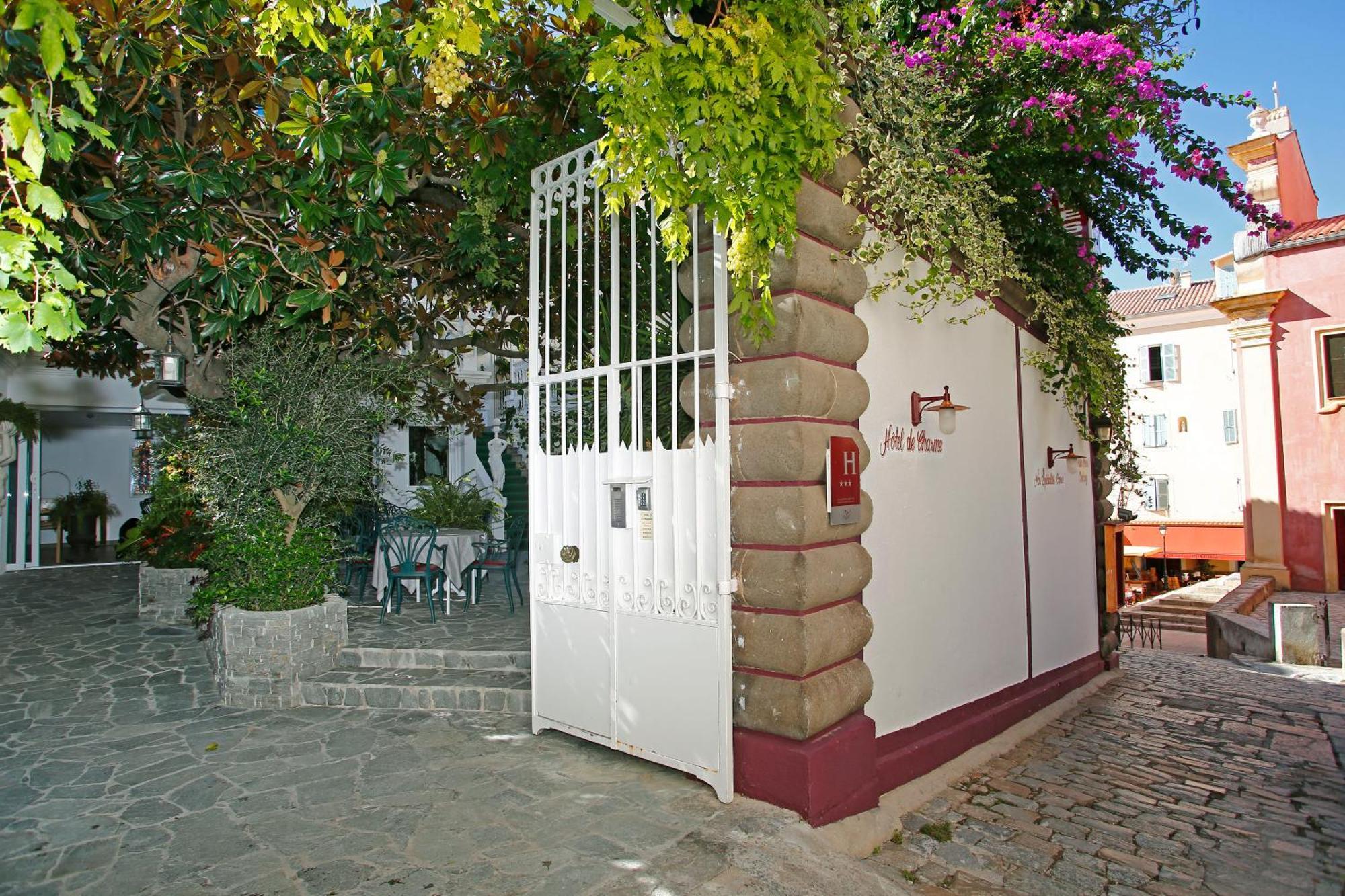 Le Magnolia Hotel Calvi  Bagian luar foto