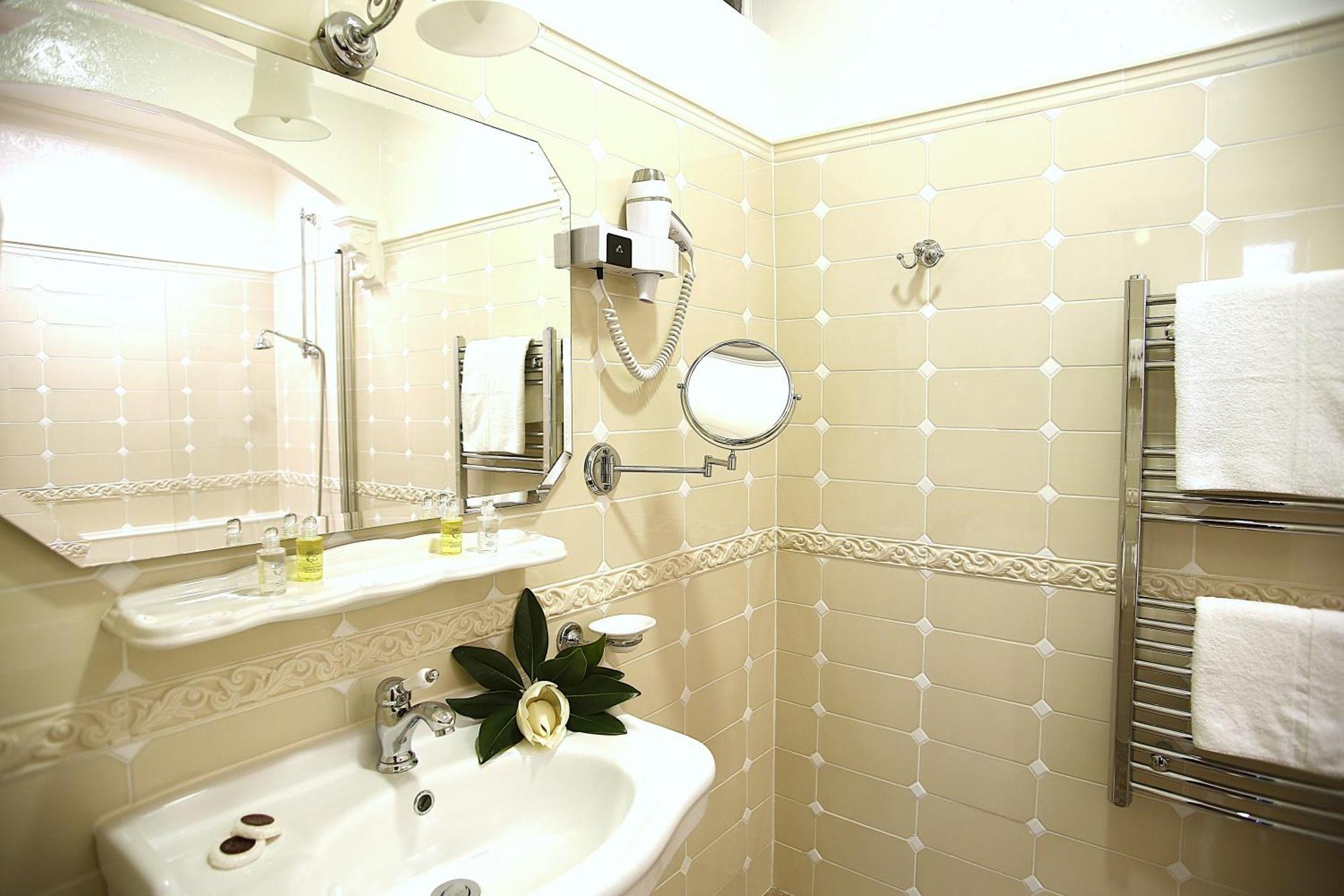 Le Magnolia Hotel Calvi  Bagian luar foto