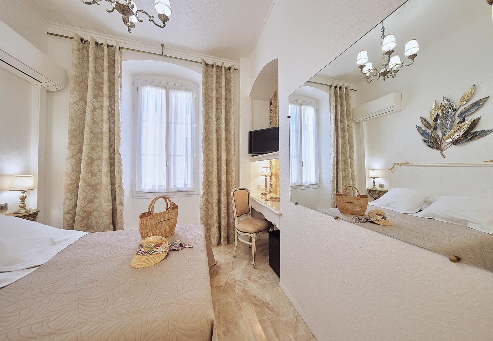 Le Magnolia Hotel Calvi  Bagian luar foto