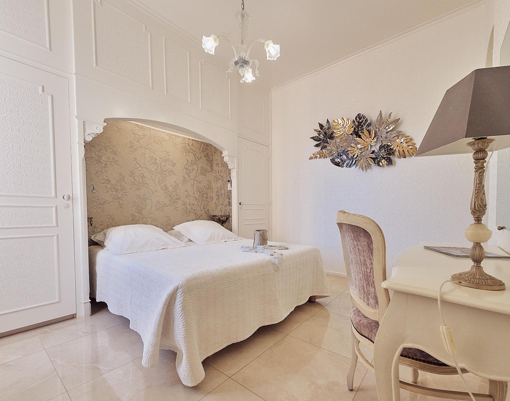 Le Magnolia Hotel Calvi  Bagian luar foto