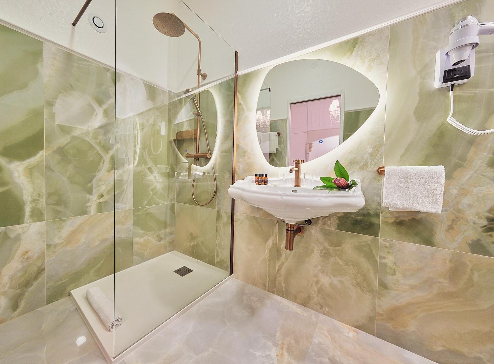 Le Magnolia Hotel Calvi  Bagian luar foto