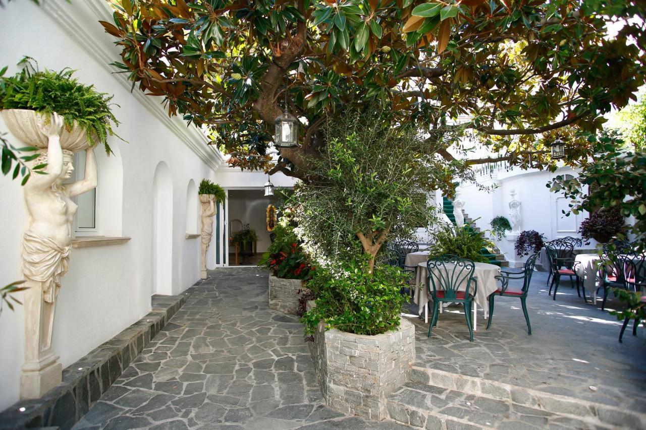 Le Magnolia Hotel Calvi  Bagian luar foto